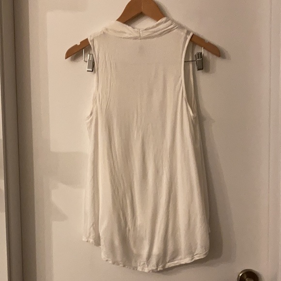 FOREVER/EVER New draped sleeveless top - Picture 3 of 3